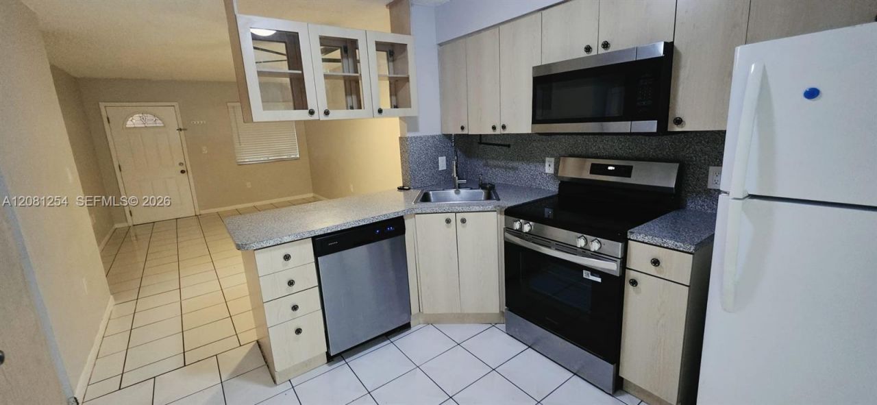 5500 W 21st Ct , Unit 204, Hialeah, FL 33016 Photo