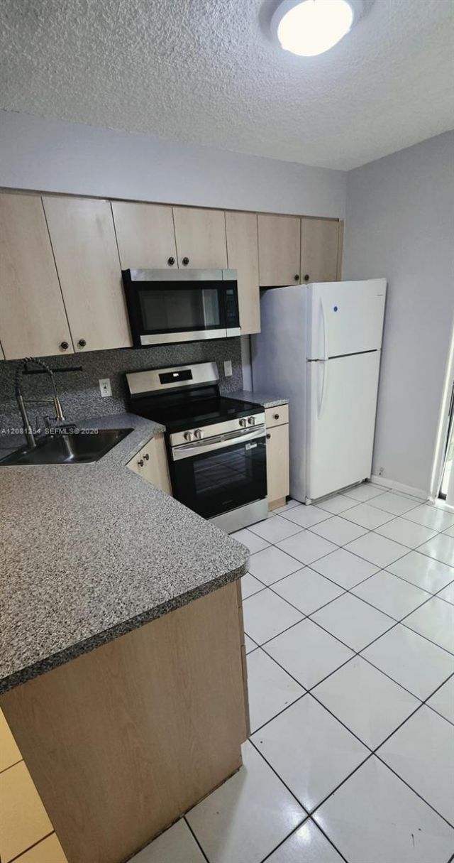 5500 W 21st Ct , Unit 204, Hialeah, FL 33016 Photo