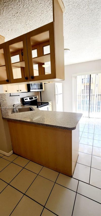 5500 W 21st Ct , Unit 204, Hialeah, FL 33016 Photo