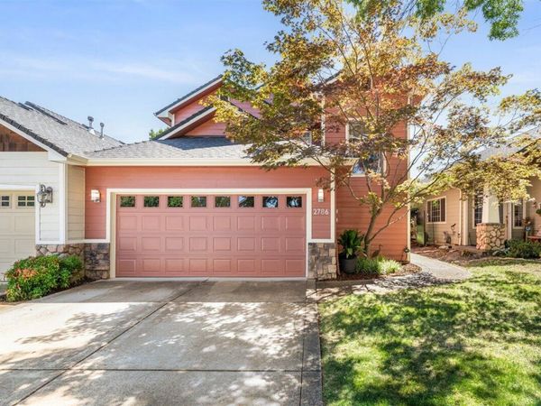 2786 Parkwood Village Lane, Central Point, OR 97502
