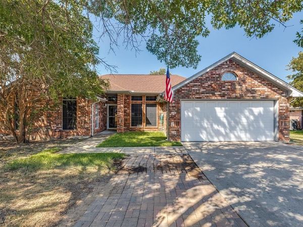 808 Wayne Trail , Azle, TX 76020