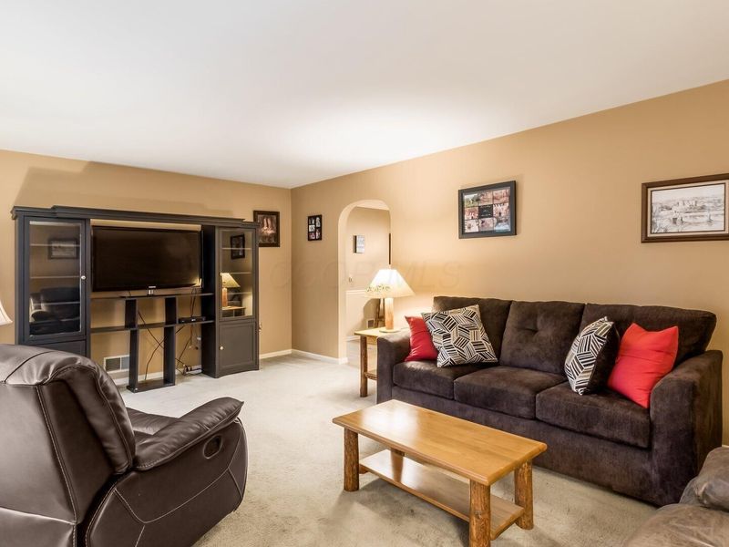 2403 Center Drive , Zanesville, OH 43701 Photo 4