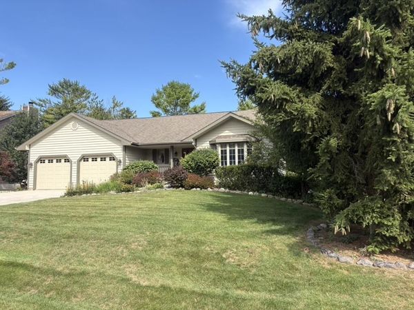 3989 Arrowhead COURT, Sheboygan, WI 53083