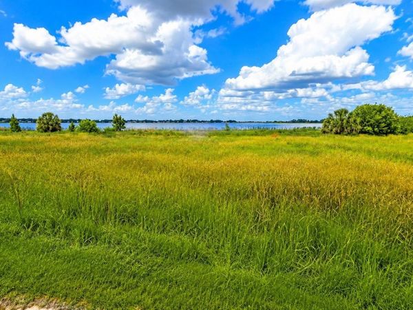 994 GRAND LAKE BOULEVARD , AVON PARK, FL 33825
