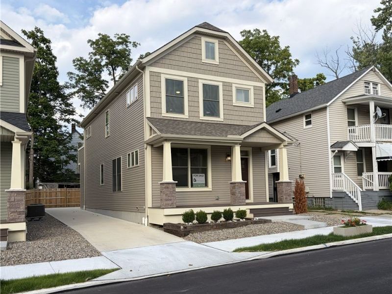 1885 Woodlawn Avenue, Cleveland, OH 44112 Photo 2