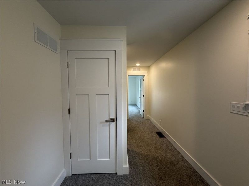 1885 Woodlawn Avenue, Cleveland, OH 44112 Photo 29