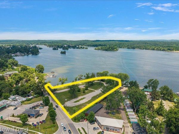 8300 Pontiac Lake Road , White Lake Township, Mi 48386