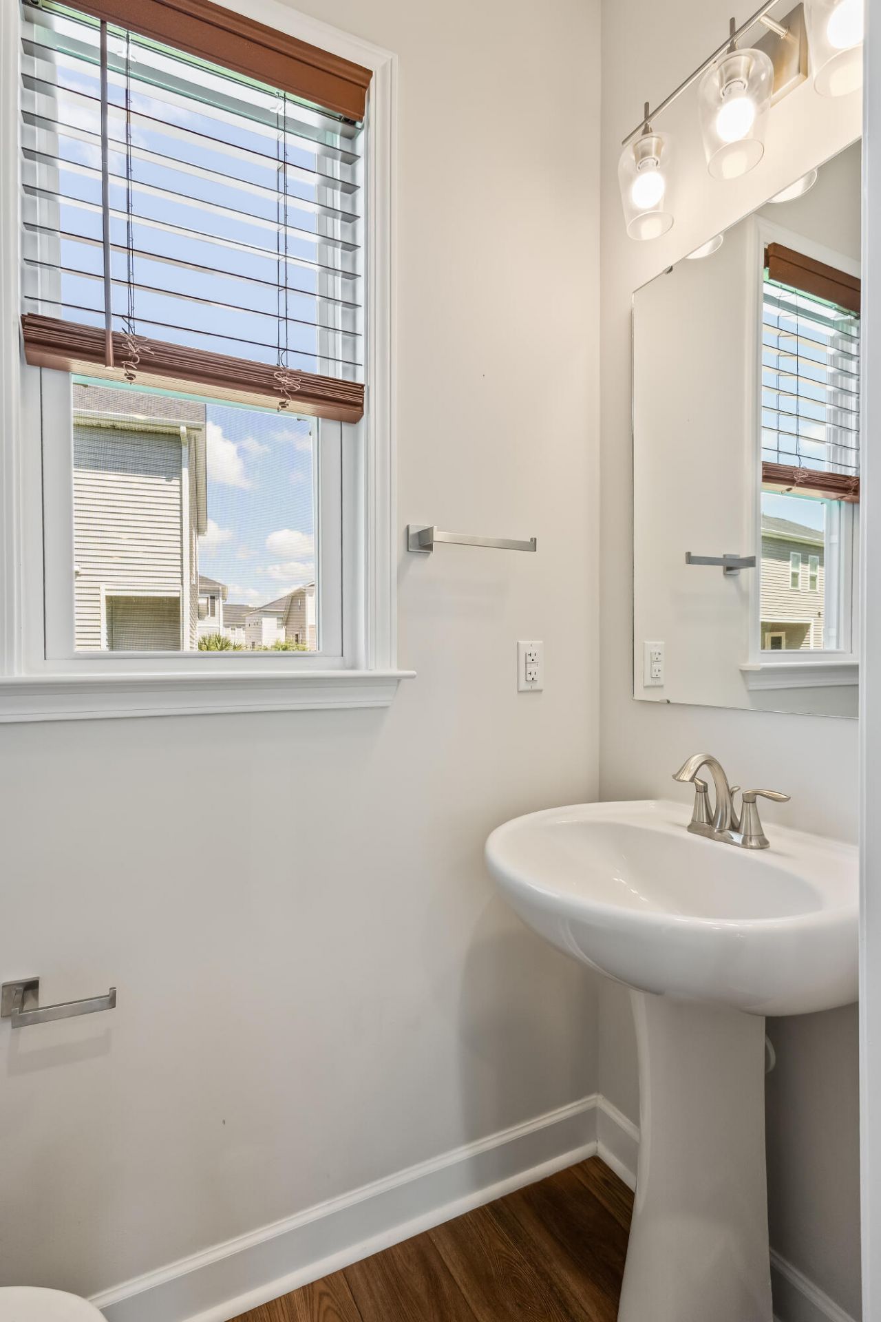 219 Winding River Drive Photo 17