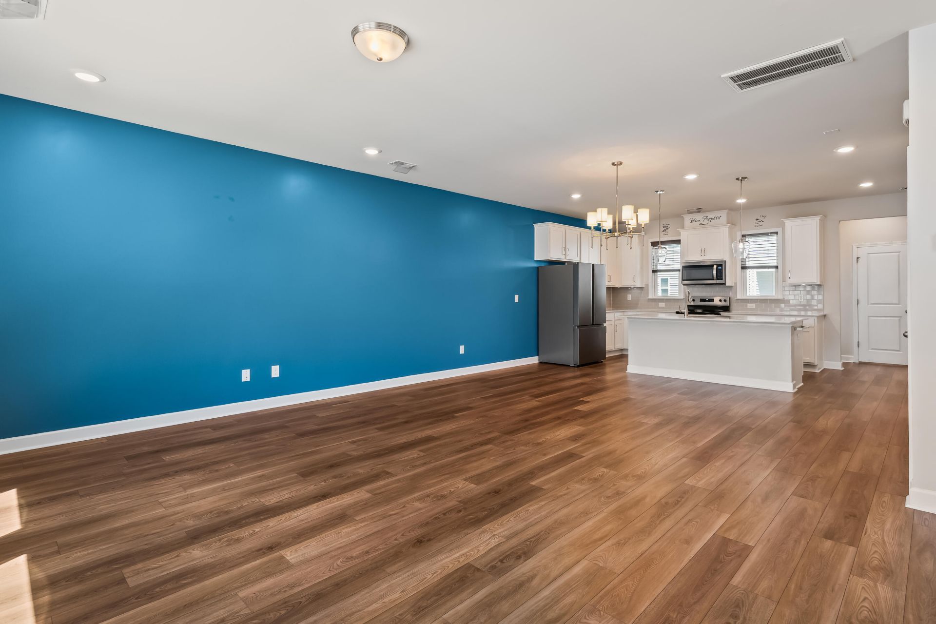 219 Winding River Drive Photo 5