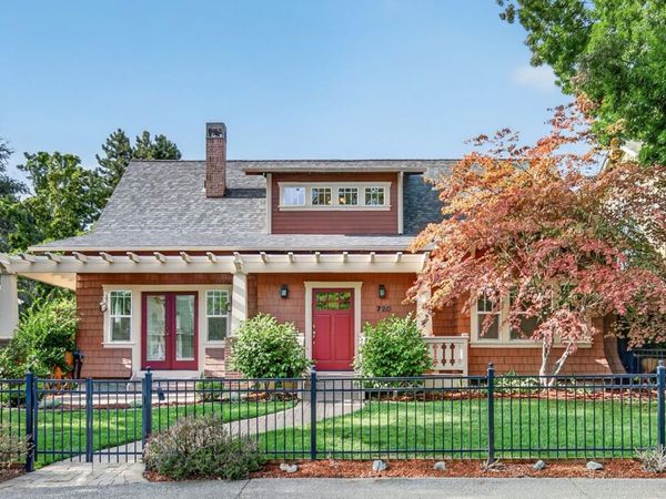 720 G Street, Jacksonville, OR 97530