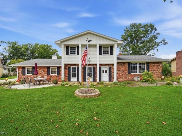 831 Oakcrest Lane NE, Massillon, OH 44646