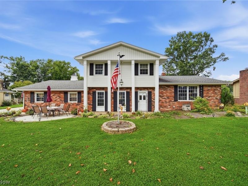 831 Oakcrest Lane NE, Massillon, OH 44646 Photo 1