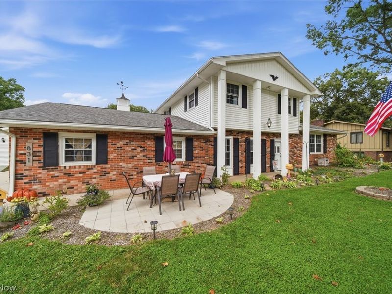 831 Oakcrest Lane NE, Massillon, OH 44646 Photo 3