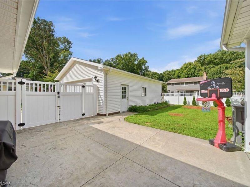 831 Oakcrest Lane NE, Massillon, OH 44646 Photo 39