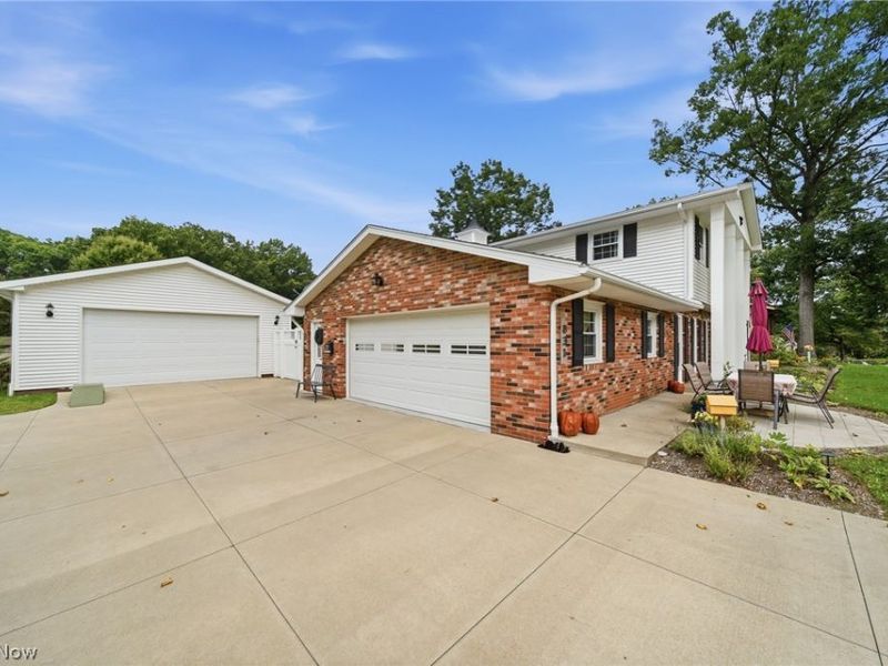 831 Oakcrest Lane NE, Massillon, OH 44646 Photo 4