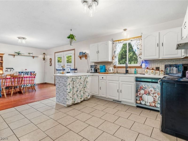 5893 Noel Street, Louisville, OH 44641 Photo 9