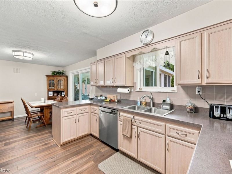 8127 Litto Drive, Strongsville, OH 44136 Photo 7