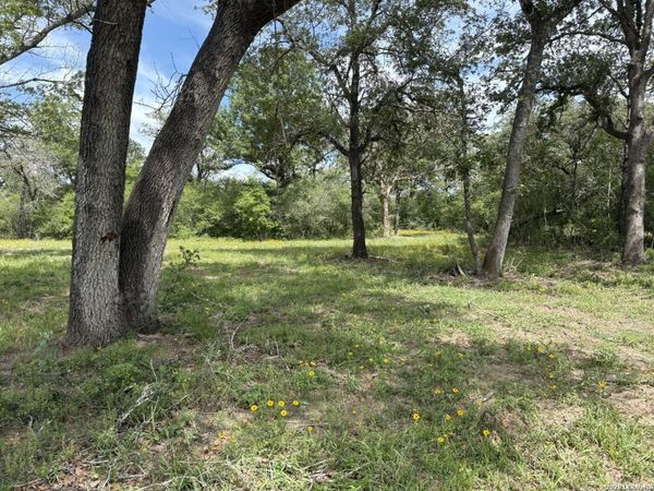 69 Powder Ridge, Luling, TX 78648