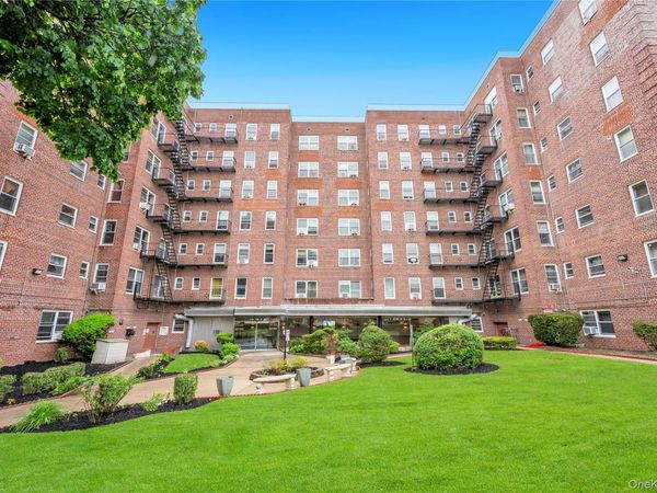 84-50 169th Street , Unit 607, Jamaica Hills, NY 11432