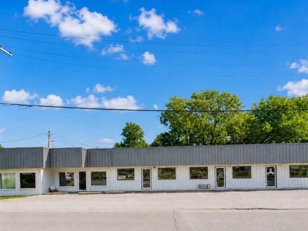 305 S Center Street , Grove, OK 74344