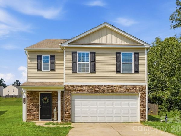 1718 Aldershot Court , Dallas, NC 28034