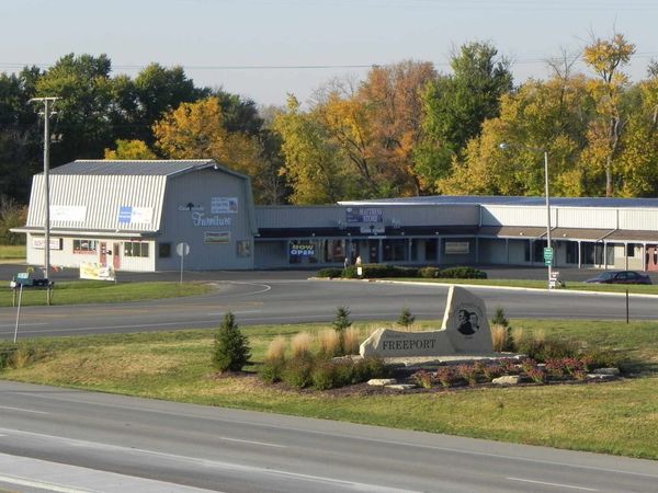 1024 Riverside Drive, Freeport, IL 61032