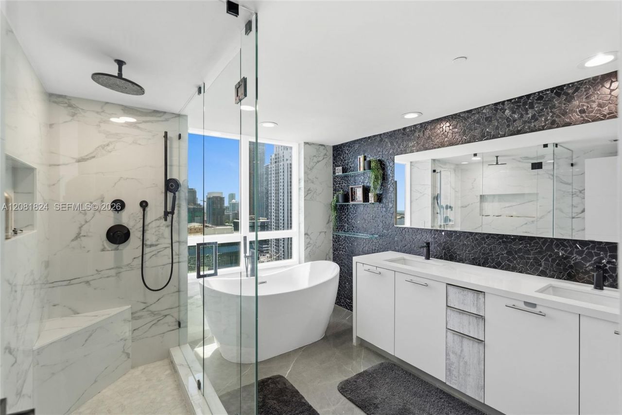 950 Brickell Bay Dr , Unit 3111, Miami, FL 33131 Photo