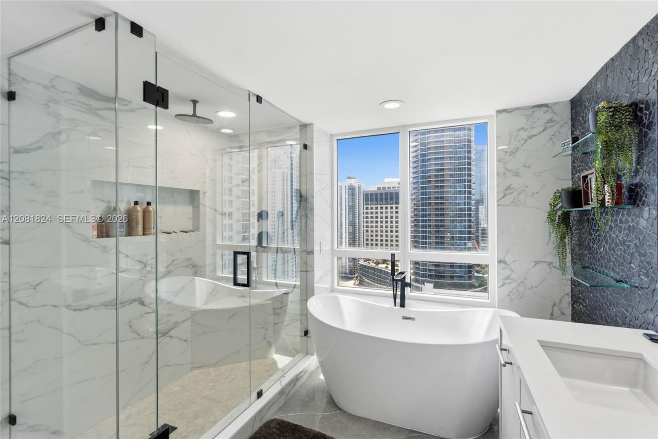 950 Brickell Bay Dr , Unit 3111, Miami, FL 33131 Photo