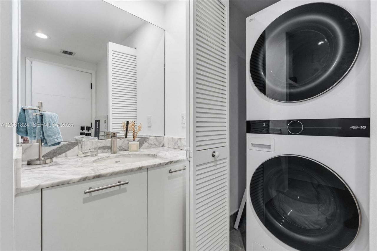 950 Brickell Bay Dr , Unit 3111, Miami, FL 33131 Photo