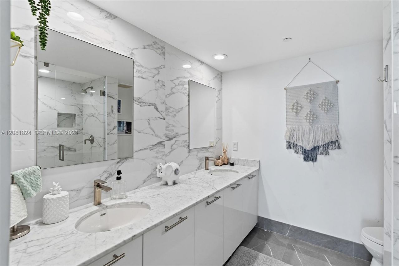 950 Brickell Bay Dr , Unit 3111, Miami, FL 33131 Photo