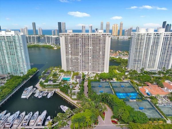 7000 Island Blvd , Unit L105, Aventura, FL 33160