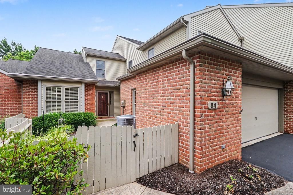 84 CAMBRIDGE DRIVE, HERSHEY, PA 17033
