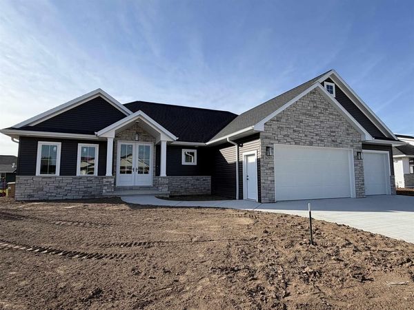 3697 ELLA JO WAY, De Pere, WI 54115