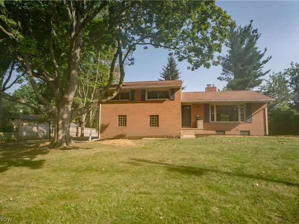 615 Summit Street SE, North Canton, OH 44720