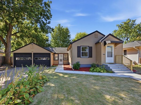 8218 Nicollet Avenue S, Bloomington, MN 55420