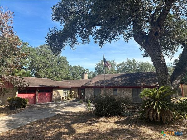 408 Royal Oak Drive , Victoria, TX 77905