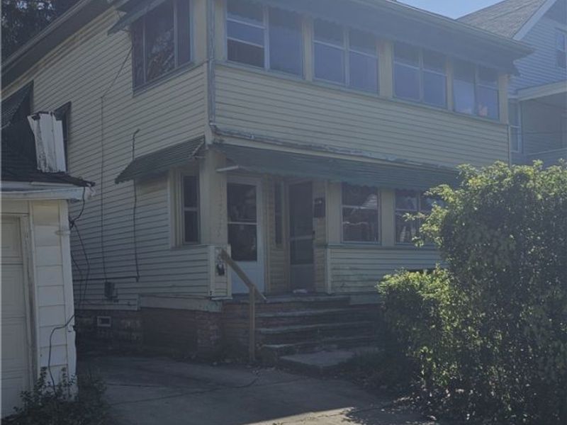 11213 Linnet Avenue, Cleveland, OH 44111 Photo 2