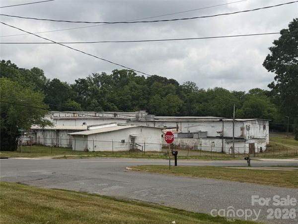 205 E Alabama Avenue , Bessemer City, NC 28016