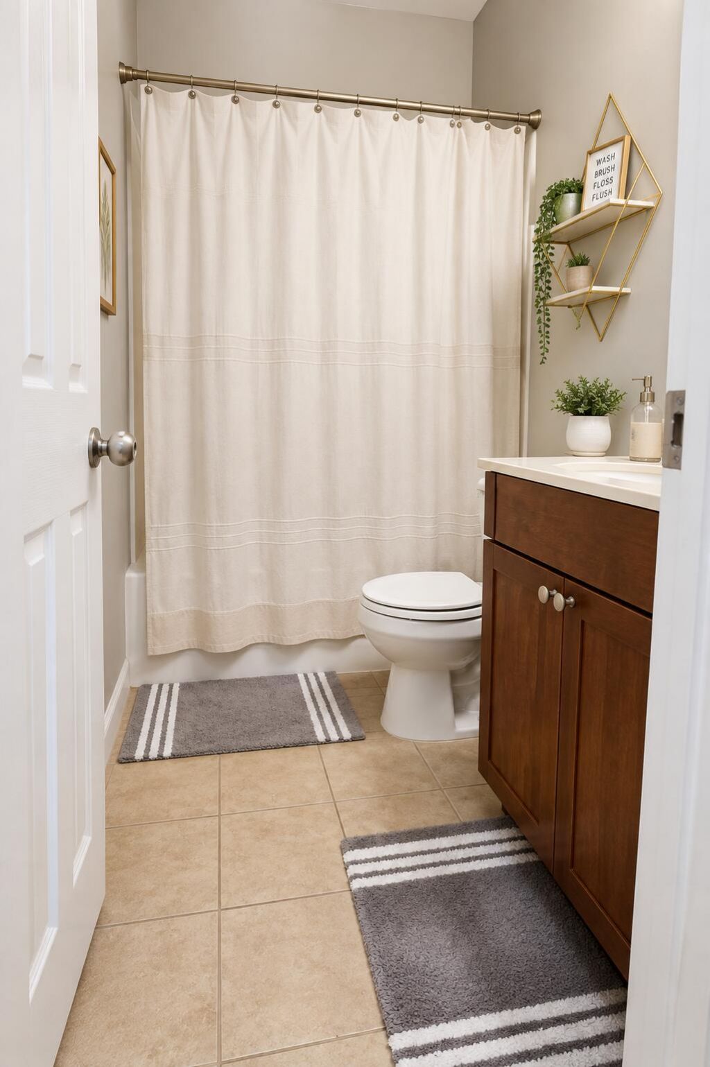 102 Dahlia Street Photo 10