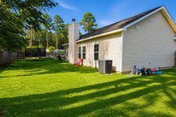 102 Dahlia Street photo 4