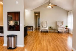 102 Dahlia Street photo 4
