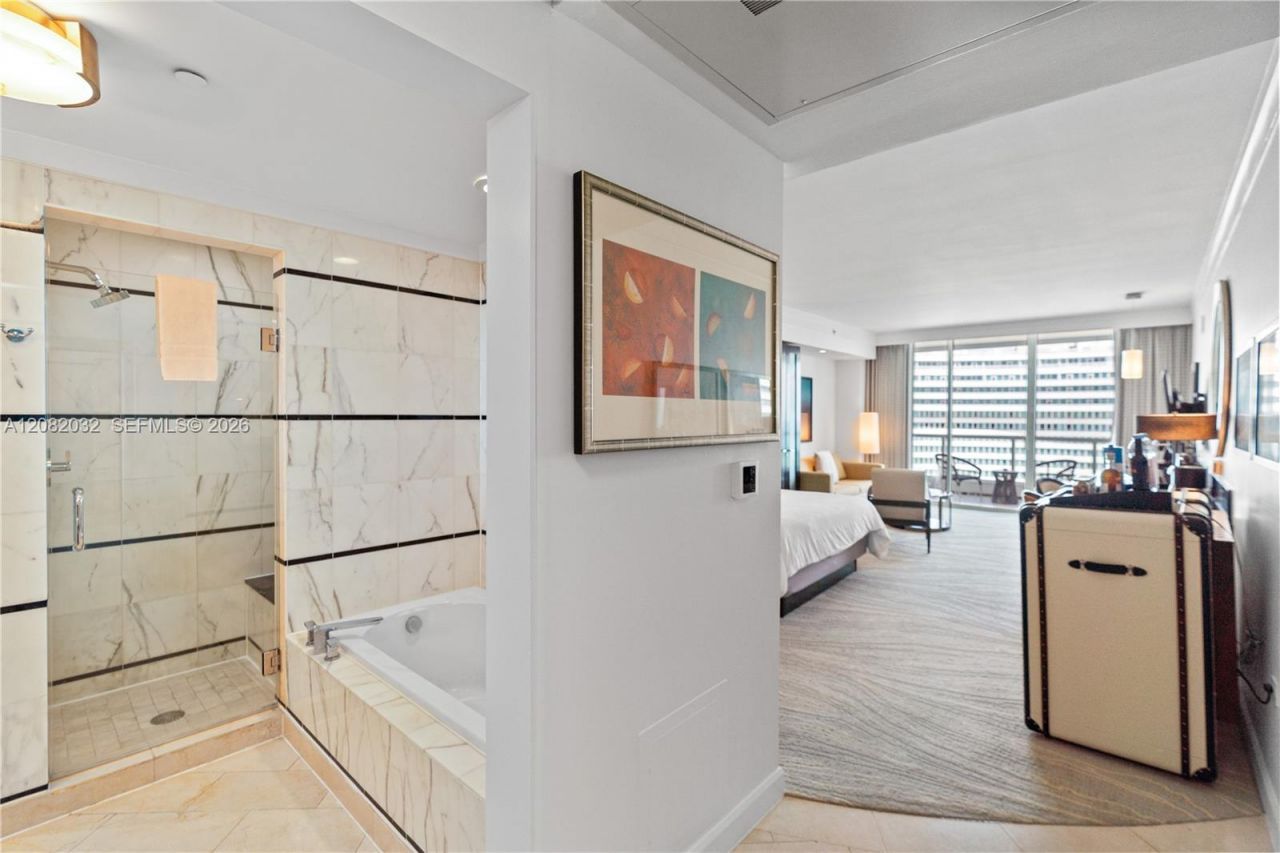 4391 Collins Ave, Unit 905, Miami Beach, FL 33140 Photo