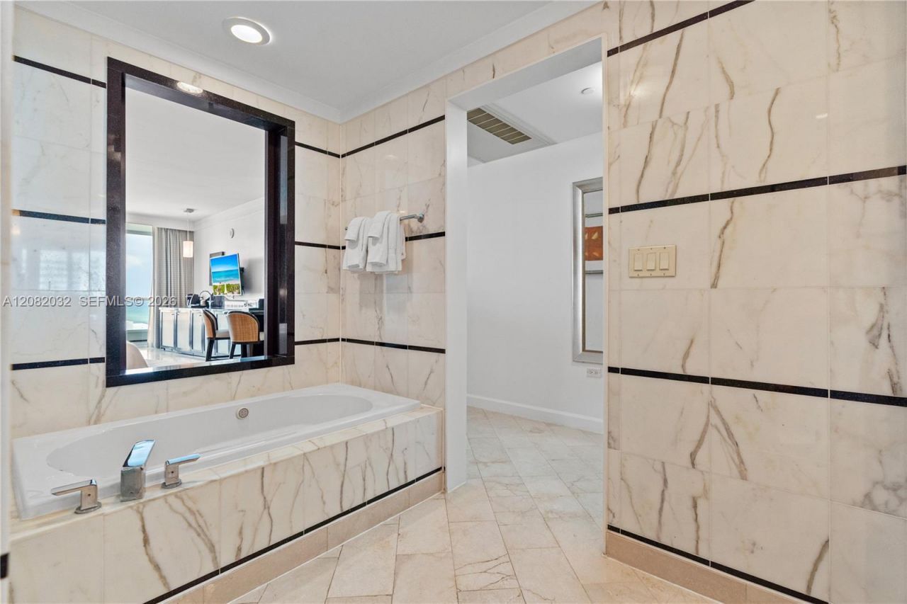4391 Collins Ave, Unit 905, Miami Beach, FL 33140 Photo