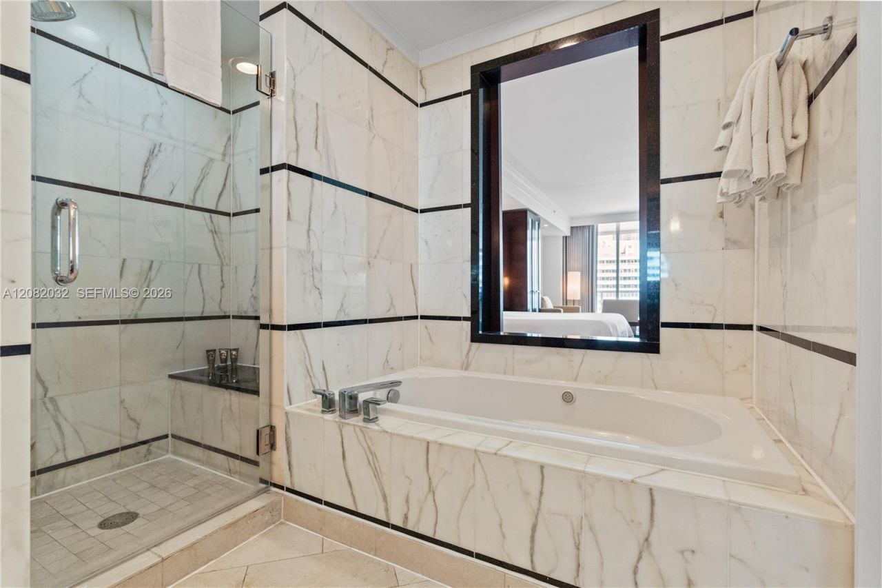 4391 Collins Ave, Unit 905, Miami Beach, FL 33140 Photo