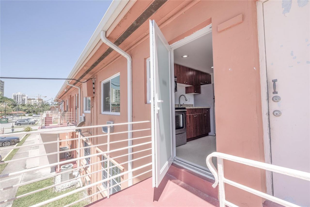 3550 SW 9th Ter, Unit 8B, Miami, FL 33135 Photo