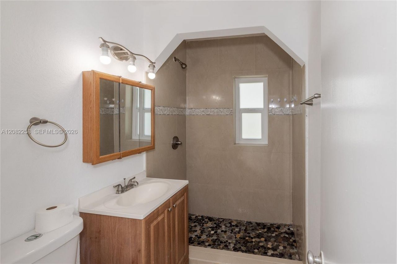3550 SW 9th Ter, Unit 8B, Miami, FL 33135 Photo
