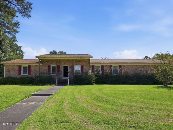 201 Little John Lane , Havelock, NC 28532