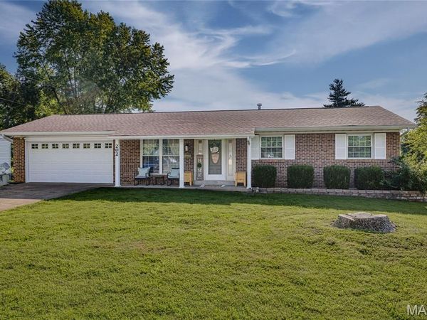 202 Meadowbrook Drive , Farmington, MO 63640