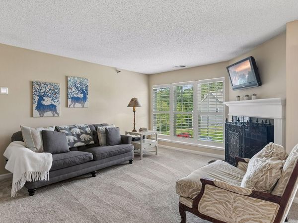6155 Chasewood Parkway, Unit 201, Minnetonka, MN 55343