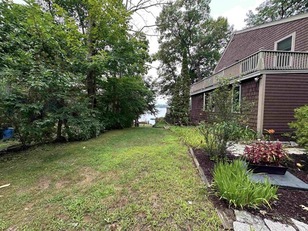 8 River Road, Barrington, NH 03825